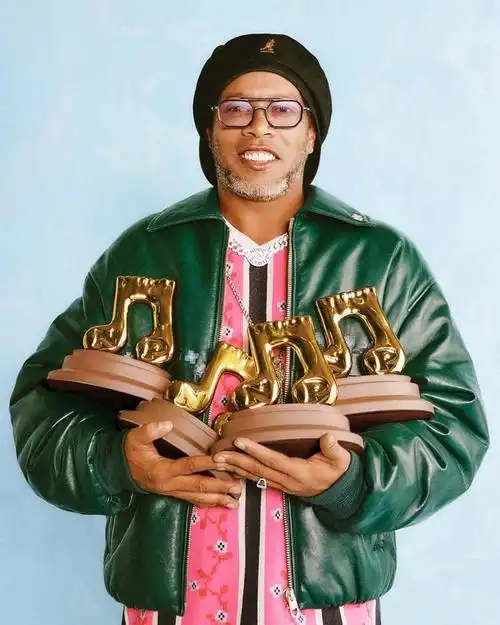 共和报：曼城准备激活邓弗里斯2500万欧元解约金.